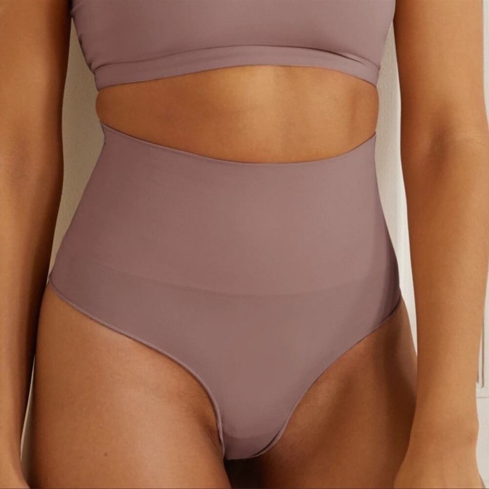 SKIMS Women's Shapewear Core Control Thong Brand New No Box Size XXS/XS